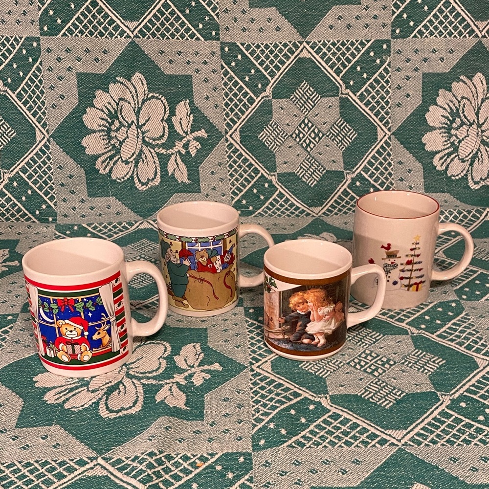Holiday Scenes Ceramic Mug Set